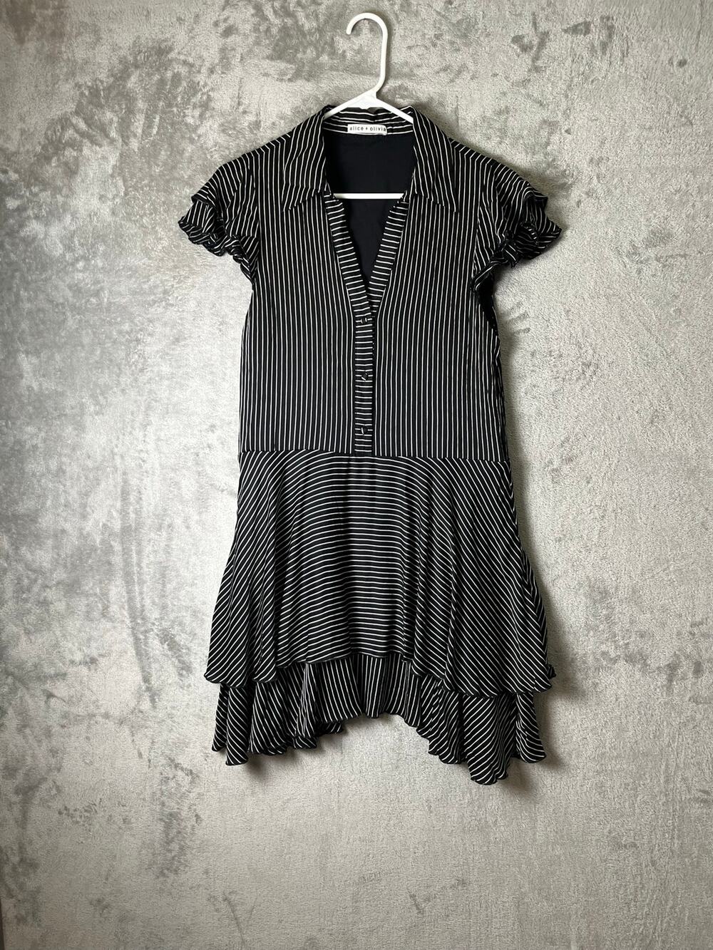 Alice + Olivia Moore Pinstripe Ruffle Shirt Dress Black White Size Small Office